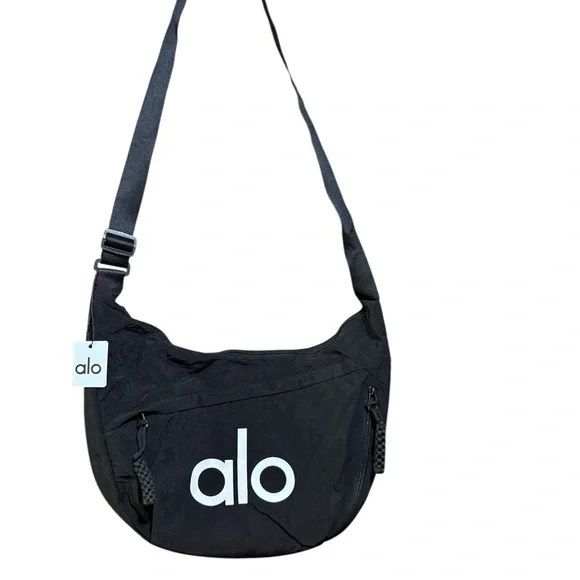 NEW🖤🖤🖤ALO Yoga Black Belt Bag - Picture 2 of 5